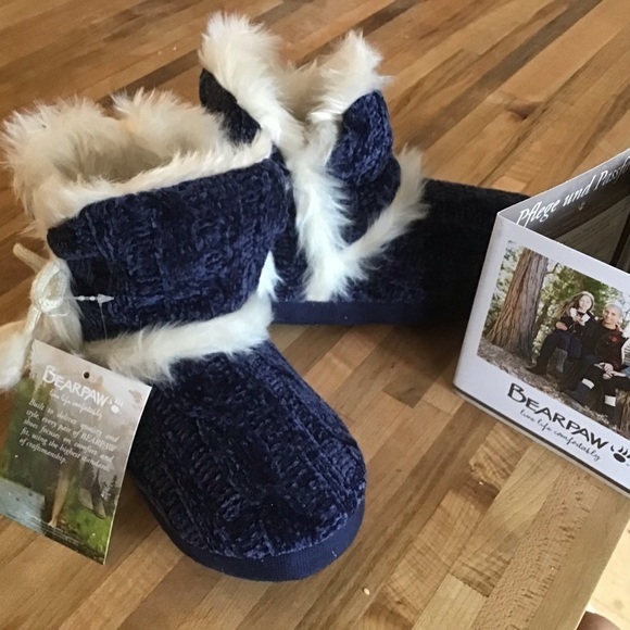 BearPaw Other - Bearpaw “Kingsley” Youth booties.